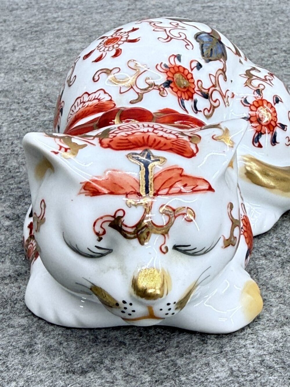Vintage Kutani Imari Japanese Porcelain Sleeping Cat Figurine 5.5" TAKAHASI